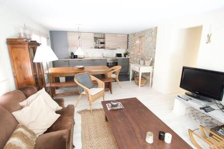 Apartament Central Amb Terrassa Alp Exterior photo